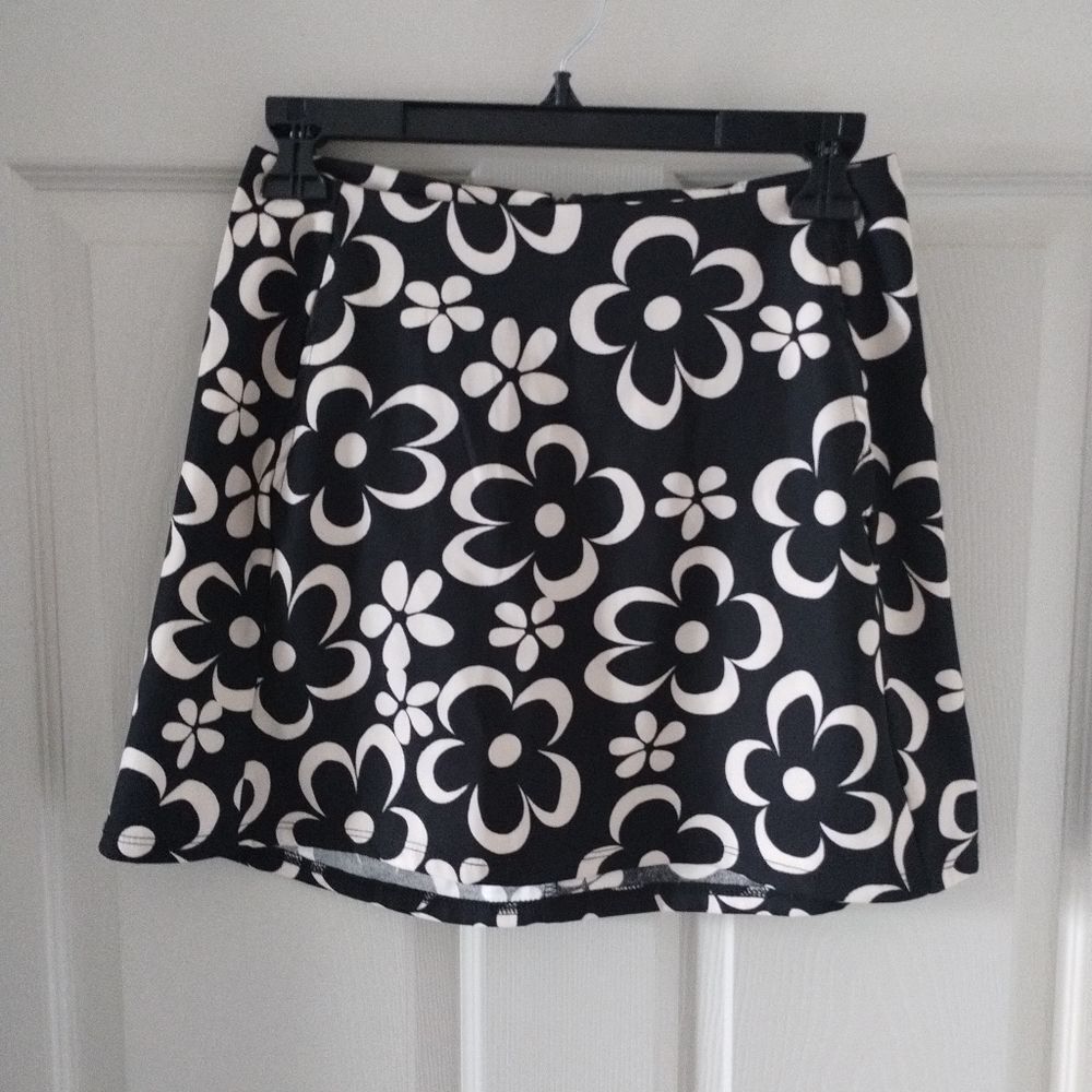 Altar'd State Black and White Retro Floral Mini Skirt Size S NWOT